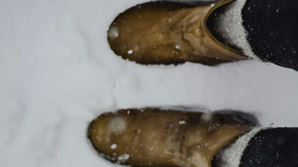 how to layer socks in winter