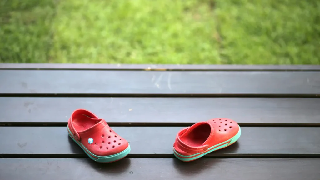 Choosing Perfect Clogs